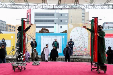 قالی-کارگردان آرزو علیپور-عکس فاطمه عموزاد-مکان محوطه بیرونی تئاتر شهر-زمان هشتم بهمن1403‎