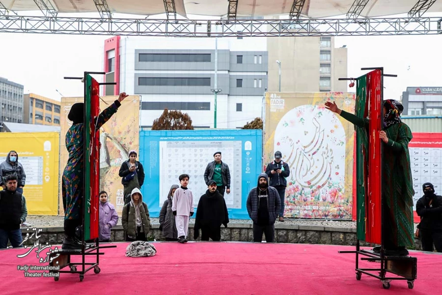 قالی-کارگردان آرزو علیپور-عکس فاطمه عموزاد-مکان محوطه بیرونی تئاتر شهر-زمان هشتم بهمن1403‎