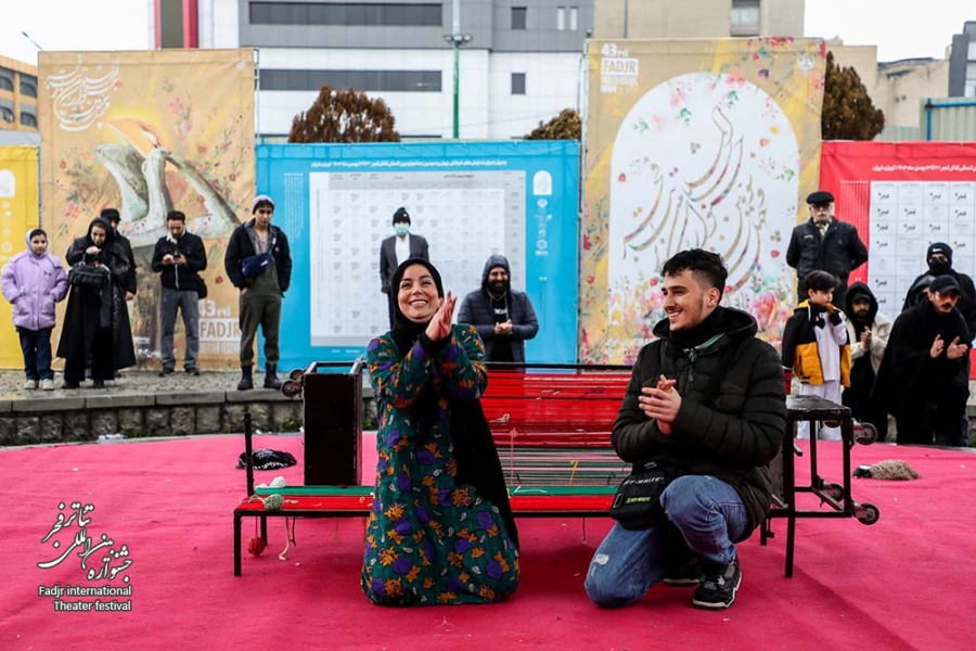 قالی-کارگردان آرزو علیپور-عکس فاطمه عموزاد-مکان محوطه بیرونی تئاتر شهر-زمان هشتم بهمن1403‎