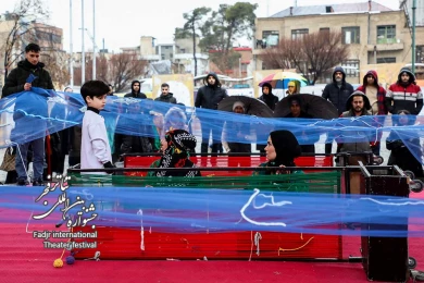 قالی-کارگردان آرزو علیپور-عکس فاطمه عموزاد-مکان محوطه بیرونی تئاتر شهر-زمان هشتم بهمن1403‎
