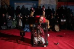 نمایش جهان با من بمیر
