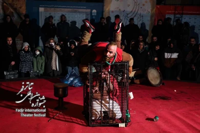 نمایش جهان با من بمیر