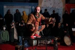 نمایش جهان با من بمیر