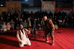نمایش جهان با من بمیر