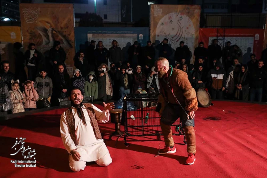 نمایش جهان با من بمیر