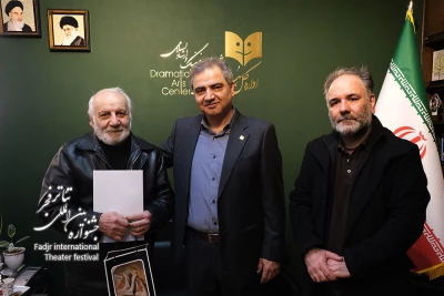 تقدیر از گروه نمایش «یک ساعت خاطره» به نویسندگی کارینه خودیکیان و کارگردانی واهه شاهوردیان
