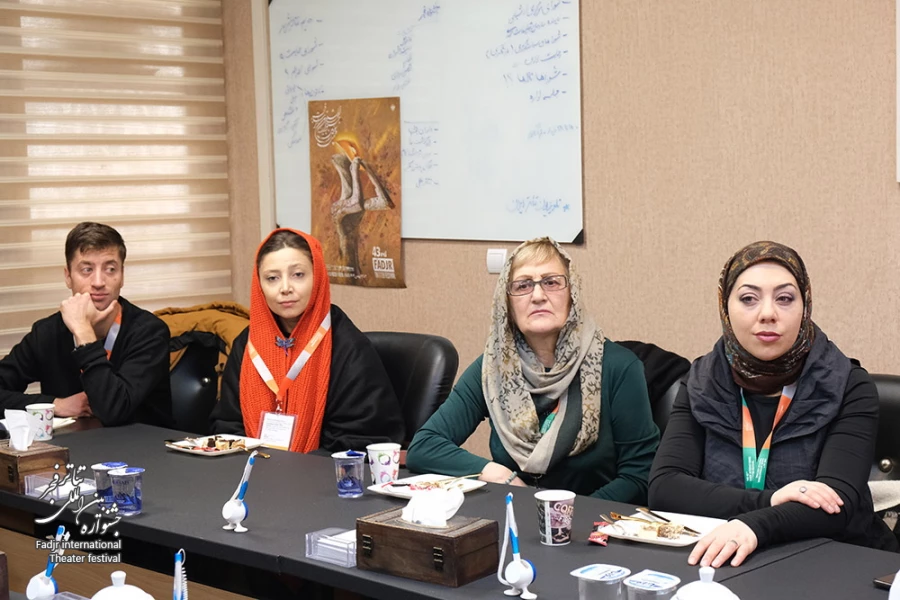 تقدیر از گروه نمایش «یک ساعت خاطره» به نویسندگی کارینه خودیکیان و کارگردانی واهه شاهوردیان