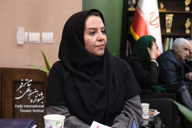 تقدیر از گروه نمایش «یک ساعت خاطره» به نویسندگی کارینه خودیکیان و کارگردانی واهه شاهوردیان