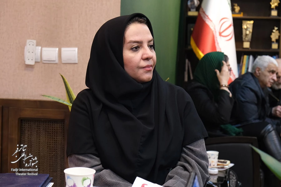 تقدیر از گروه نمایش «یک ساعت خاطره» به نویسندگی کارینه خودیکیان و کارگردانی واهه شاهوردیان