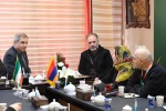 تقدیر از گروه نمایش «یک ساعت خاطره» به نویسندگی کارینه خودیکیان و کارگردانی واهه شاهوردیان