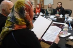 تقدیر از گروه نمایش «یک ساعت خاطره» به نویسندگی کارینه خودیکیان و کارگردانی واهه شاهوردیان