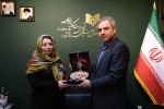 تقدیر از گروه نمایش «یک ساعت خاطره» به نویسندگی کارینه خودیکیان و کارگردانی واهه شاهوردیان