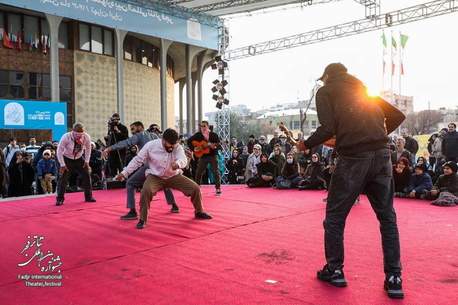 نمایش بازگشت به میدان