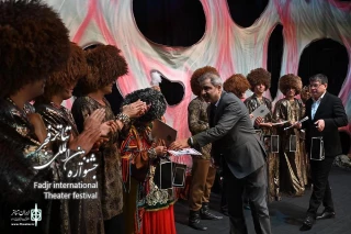 Fadjr Theater Festival honors Uzbek theater troupe