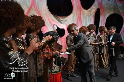 Fadjr Theater Festival honors Uzbek theater troupe