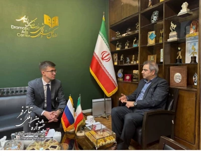 ️در حاشیه نهمین روز جشنواره تئاتر فجر انجام شد؛ 

دیدار سرپرست اداره کل هنرهای نمایشی با رایزن فرهنگی روسیه