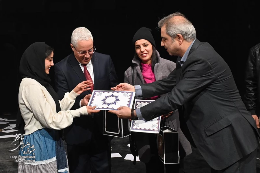 تقدیر از هنرمندان تونس در نهمین روز از چهل و سومین جشنواره تئاتر فجر