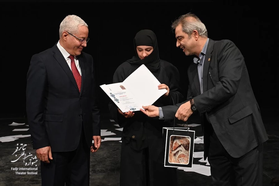 تقدیر از هنرمندان تونس در نهمین روز از چهل و سومین جشنواره تئاتر فجر